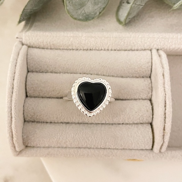 925 Sterling Silver Black Heart Ring Minimalist Heart Ring Black & Silver Ring - Picture 3 of 8